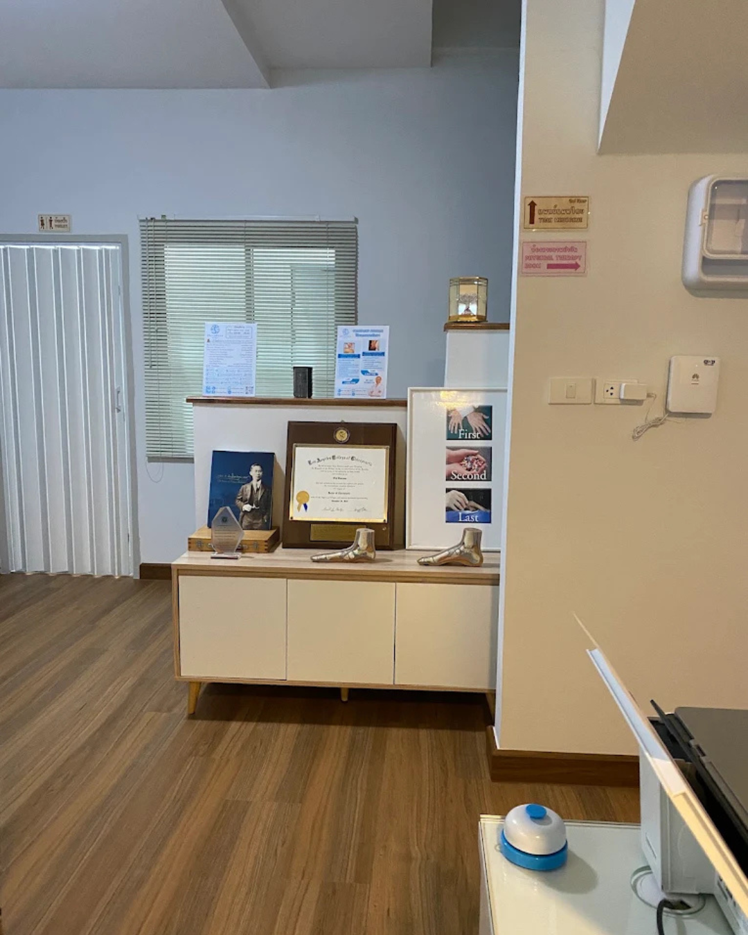 Stores standsole สาขาคลินิก chiroplus clinic la salle ลาซาล 3